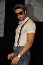 Ranveer Singh at the launch of movie Lootera in Yashraj Studio, Mumbai on 16th Nov 2011 (23).JPG